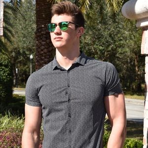 Meet your Posher, Devin